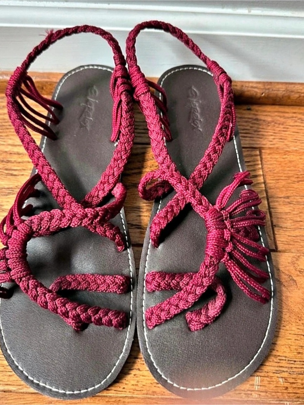 Reef Strappy Sandals in Burgundy